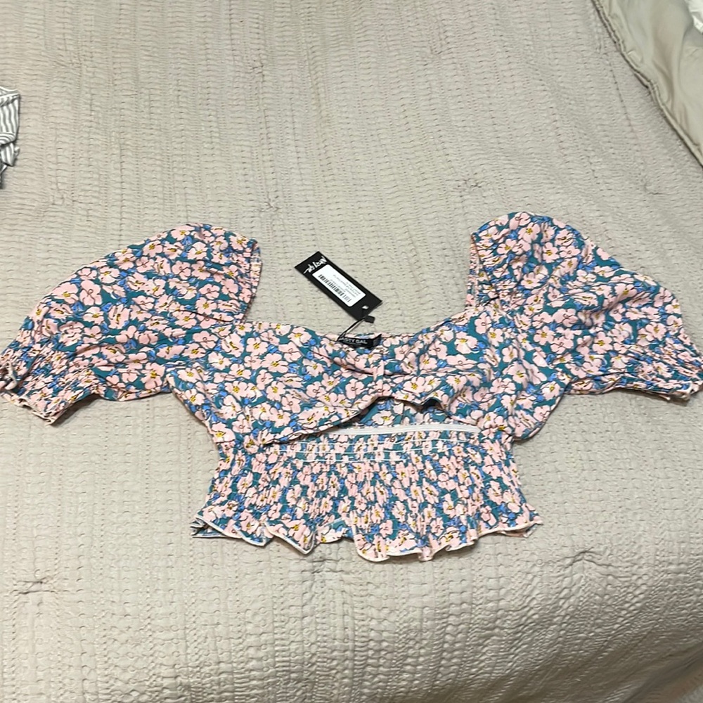 Nasty gal pink floral puff sleeve crop top with tags